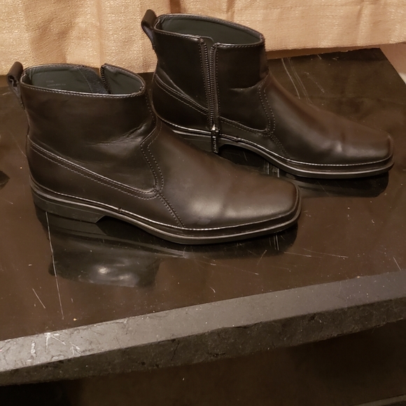 Calvin Klein - Picture 3 of 6